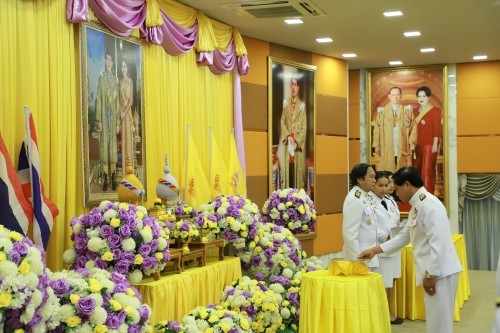 เทศบาลนครแม่สอด จัดพิธีรับพระราชทานพระบรมฉายาลักษณ์ พระบาทสมเด็จพระเจ้าอยู่หัว ที่ฉายกับสมเด็จพระนางเจ้าฯ พระบรมราชินี