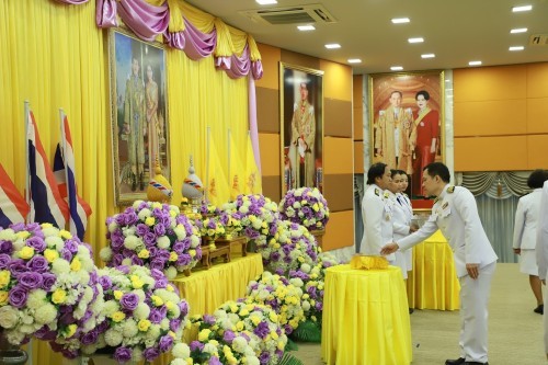 เทศบาลนครแม่สอด จัดพิธีรับพระราชทานพระบรมฉายาลักษณ์ พระบาทสมเด็จพระเจ้าอยู่หัว ที่ฉายกับสมเด็จพระนางเจ้าฯ พระบรมราชินี