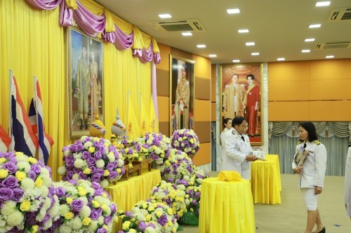 เทศบาลนครแม่สอด จัดพิธีรับพระราชทานพระบรมฉายาลักษณ์ พระบาทสมเด็จพระเจ้าอยู่หัว ที่ฉายกับสมเด็จพระนางเจ้าฯ พระบรมราชินี