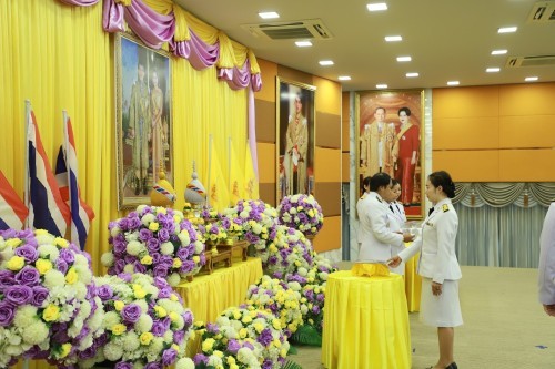 เทศบาลนครแม่สอด จัดพิธีรับพระราชทานพระบรมฉายาลักษณ์ พระบาทสมเด็จพระเจ้าอยู่หัว ที่ฉายกับสมเด็จพระนางเจ้าฯ พระบรมราชินี