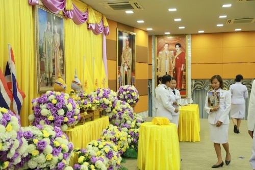 เทศบาลนครแม่สอด จัดพิธีรับพระราชทานพระบรมฉายาลักษณ์ พระบาทสมเด็จพระเจ้าอยู่หัว ที่ฉายกับสมเด็จพระนางเจ้าฯ พระบรมราชินี