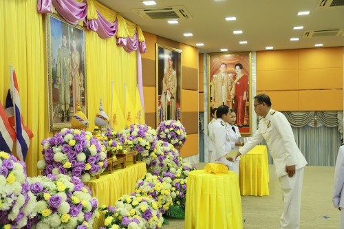 เทศบาลนครแม่สอด จัดพิธีรับพระราชทานพระบรมฉายาลักษณ์ พระบาทสมเด็จพระเจ้าอยู่หัว ที่ฉายกับสมเด็จพระนางเจ้าฯ พระบรมราชินี