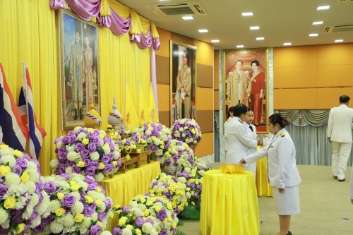 เทศบาลนครแม่สอด จัดพิธีรับพระราชทานพระบรมฉายาลักษณ์ พระบาทสมเด็จพระเจ้าอยู่หัว ที่ฉายกับสมเด็จพระนางเจ้าฯ พระบรมราชินี