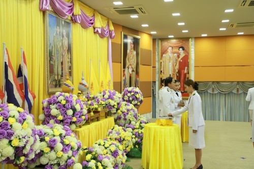 เทศบาลนครแม่สอด จัดพิธีรับพระราชทานพระบรมฉายาลักษณ์ พระบาทสมเด็จพระเจ้าอยู่หัว ที่ฉายกับสมเด็จพระนางเจ้าฯ พระบรมราชินี