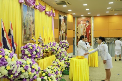 เทศบาลนครแม่สอด จัดพิธีรับพระราชทานพระบรมฉายาลักษณ์ พระบาทสมเด็จพระเจ้าอยู่หัว ที่ฉายกับสมเด็จพระนางเจ้าฯ พระบรมราชินี