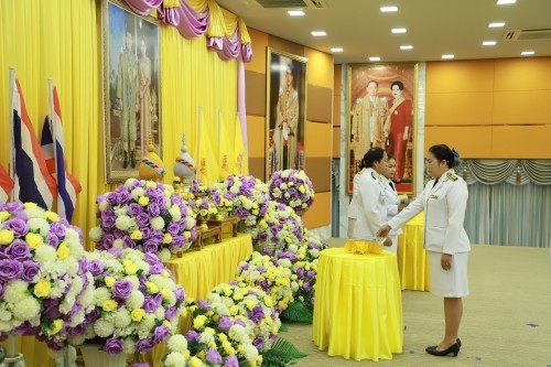 เทศบาลนครแม่สอด จัดพิธีรับพระราชทานพระบรมฉายาลักษณ์ พระบาทสมเด็จพระเจ้าอยู่หัว ที่ฉายกับสมเด็จพระนางเจ้าฯ พระบรมราชินี