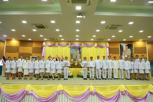 เทศบาลนครแม่สอด จัดพิธีรับพระราชทานพระบรมฉายาลักษณ์ พระบาทสมเด็จพระเจ้าอยู่หัว ที่ฉายกับสมเด็จพระนางเจ้าฯ พระบรมราชินี