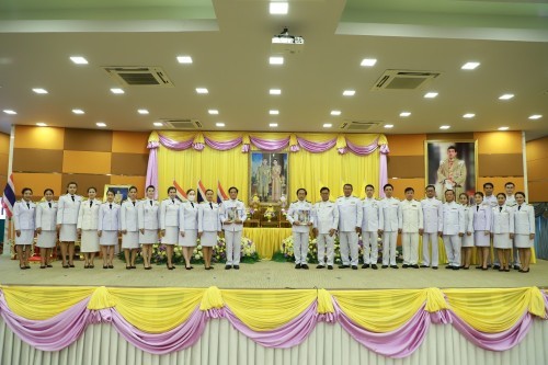 เทศบาลนครแม่สอด จัดพิธีรับพระราชทานพระบรมฉายาลักษณ์ พระบาทสมเด็จพระเจ้าอยู่หัว ที่ฉายกับสมเด็จพระนางเจ้าฯ พระบรมราชินี