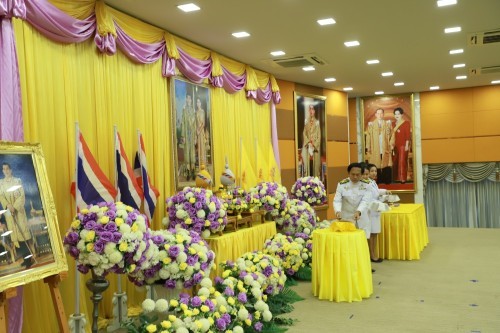เทศบาลนครแม่สอด จัดพิธีรับพระราชทานพระบรมฉายาลักษณ์ พระบาทสมเด็จพระเจ้าอยู่หัว ที่ฉายกับสมเด็จพระนางเจ้าฯ พระบรมราชินี