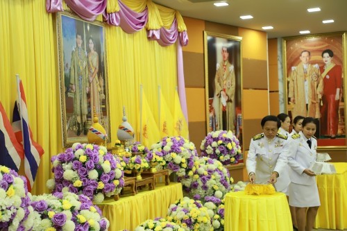 เทศบาลนครแม่สอด จัดพิธีรับพระราชทานพระบรมฉายาลักษณ์ พระบาทสมเด็จพระเจ้าอยู่หัว ที่ฉายกับสมเด็จพระนางเจ้าฯ พระบรมราชินี