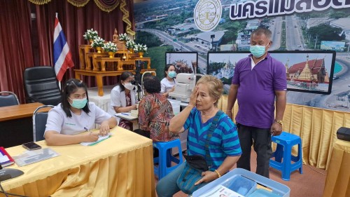 เทศบาลนครแม่สอด ร่วมเป็นเกียรติเยี่ยมชมการออกหน่วยคัดกรองดวงตาของโรงพยาบาลศุภมิตรสุพรรณบุรี 