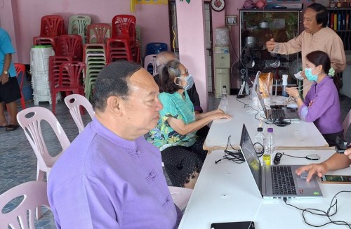 เทศบาลนครแม่สอด ลงพื้นที่ให้บริการยืนยันตัวตนผ่านระบบ หมอพร้อม DID ชุมชนดอนไชย
