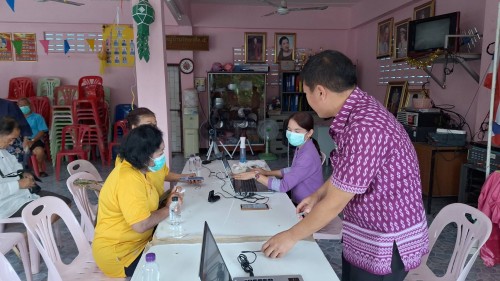 เทศบาลนครแม่สอด ลงพื้นที่ให้บริการยืนยันตัวตนผ่านระบบ หมอพร้อม DID ชุมชนดอนไชย