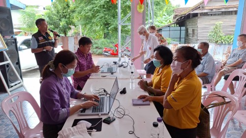 เทศบาลนครแม่สอด ลงพื้นที่ให้บริการยืนยันตัวตนผ่านระบบ หมอพร้อม DID ชุมชนดอนไชย