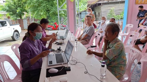 เทศบาลนครแม่สอด ลงพื้นที่ให้บริการยืนยันตัวตนผ่านระบบ หมอพร้อม DID ชุมชนดอนไชย