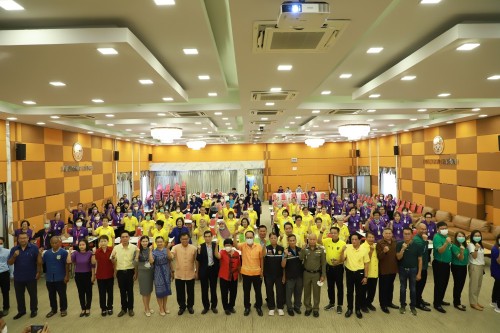 ทน.แม่สอด จัดโครงการฝึกอบรม “โครงการส่งเสริมสุขภาพผู้สูงอายุ สร้างจิตสดใส ร่างกายแข็งแรง” และ “โครงการพัฒนาศักยภาพผู้สูงอายุเทศบาลนครแม่สอด” ประจำปีงบประมาณ 2567