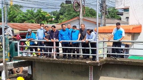 เทศบาลนครแม่สอด ลงพื้นที่ดำเนินการขุดลอกลำคลองชุมชนชุมพลพัฒนา 