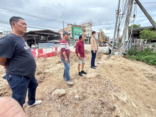 ทน.แม่สอด ลงพื้นที่ติดตามความเรียบร้อย โครงการพัฒนาตามผังเมืองรวมเมืองแม่สอด อำเภอแม่สอด จังหวัดตาก ระยะที่ 2 บริเวณถนนข้างแขวงทางหลวงตากที่ 2