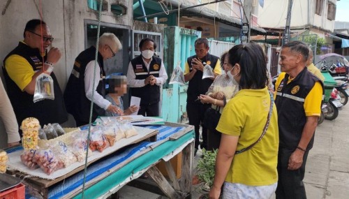 เทศบาลนครแม่สอด ลงพื้นที่มอบสิ่งของอุปโภคบริโภคให้แก่ผู้สูงอายุ ผู้พิการและผู้ยากไร้ ชุมชนดอนไชย
