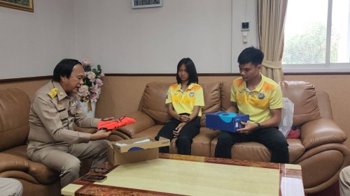ทน.แม่สอด ร่วมกับสมาคมกรีฑาแห่งประเทศไทยในพระบรมราชูปถัมภ์ มอบรางวัลให้กับนักเรียนโรงเรียนกีฬาเทศบาลนครแม่สอด 