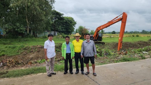เทศบาลนครแม่สอด ร่วมลงพื้นที่กับองค์การบริหารส่วนจังหวัดตาก บูรณาการขุดลอกรางระบายน้ำและร่องระบายน้ำป้องกันน้ำท่วมขัง