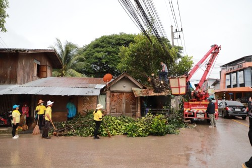 ทน.แม่สอด จัดกิจกรรมจิตอาสาพัฒนาปรับปรุงภูมิทัศน์เฉลิมพระเกียรติ พระบาทสมเด็จพระเจ้าอยู่หัว เนื่องในโอกาสพระราชพิธีมหามงคลเฉลิมพระชนมพรรษา 6 รอบ 28 กรกฎาคม 2567