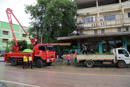 ทน.แม่สอด จัดกิจกรรมจิตอาสาพัฒนาปรับปรุงภูมิทัศน์เฉลิมพระเกียรติ พระบาทสมเด็จพระเจ้าอยู่หัว เนื่องในโอกาสพระราชพิธีมหามงคลเฉลิมพระชนมพรรษา 6 รอบ 28 กรกฎาคม 2567