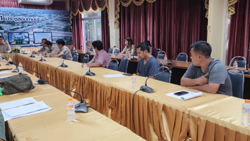 ทน.แม่สอด จัดประชุมโครงการพัฒนาตามผังเมืองรวมเมืองแม่สอด อำเภอแม่สอด จังหวัดตาก (ระยะที่ 2) ก่อสร้างถนนคอนกรีตเสริมเหล็กพร้อมวางท่อระบายน้ำ บริเวณถนนแม่สอด - แม่ตาว ซอย 9