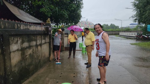 ทน.แม่สอด ลงพื้นที่ติดตามสถานการณ์น้ำ เนื่องจากมีฝนตกหนักอย่างต่อเนื่อง
