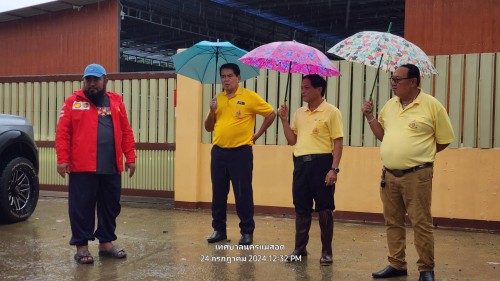 ทน.แม่สอด ลงพื้นที่ติดตามสถานการณ์น้ำ เนื่องจากมีฝนตกหนักอย่างต่อเนื่อง