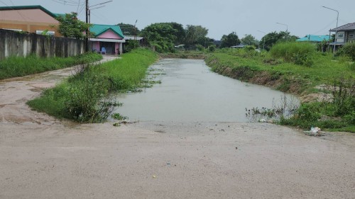 ทน.แม่สอด ลงพื้นที่ติดตามสถานการณ์น้ำ เนื่องจากมีฝนตกหนักอย่างต่อเนื่อง