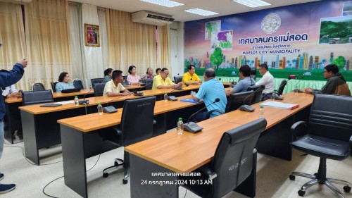 ทน.แม่สอด จัดประชุมหารือการก่อสร้างรางระบายน้ำในเขตเทศบาลนครแม่สอด