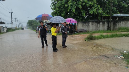 เทศบาลนครแม่สอด ลงพื้นที่ติดตามและแก้ไขสถานการณ์น้ำ เนื่องจากมีฝนตกหนักอย่างต่อเนื่อง ในเขตเทศบาลนครแม่สอด 