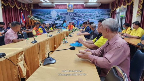 ทน.แม่สอด ลงพื้นที่ร่วมกับคณะรองผู้ว่าราชการจังหวัดตากและหน่วยงานภาครัฐฯ ติดตามสถานการณ์น้ำ ในพื้นที่เทศบาลนครแม่สอด