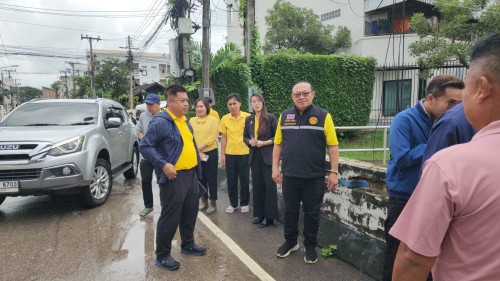 ทน.แม่สอด ลงพื้นที่ร่วมกับคณะรองผู้ว่าราชการจังหวัดตากและหน่วยงานภาครัฐฯ ติดตามสถานการณ์น้ำ ในพื้นที่เทศบาลนครแม่สอด