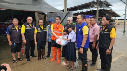 ทน.แม่สอด ลงพื้นที่ร่วมกับคณะรองผู้ว่าราชการจังหวัดตากและหน่วยงานภาครัฐฯ ติดตามสถานการณ์น้ำ ในพื้นที่เทศบาลนครแม่สอด