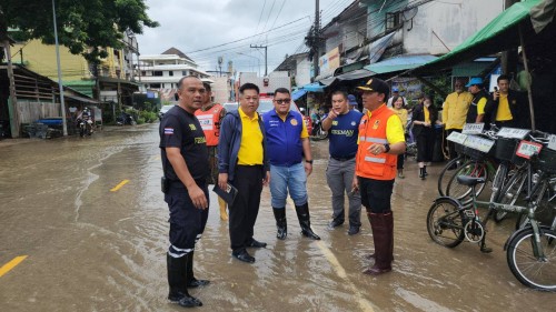 ทน.แม่สอด ลงพื้นที่ร่วมกับคณะรองผู้ว่าราชการจังหวัดตากและหน่วยงานภาครัฐฯ ติดตามสถานการณ์น้ำ ในพื้นที่เทศบาลนครแม่สอด