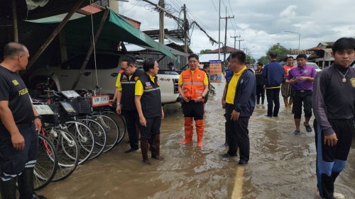 ทน.แม่สอด ลงพื้นที่ร่วมกับคณะรองผู้ว่าราชการจังหวัดตากและหน่วยงานภาครัฐฯ ติดตามสถานการณ์น้ำ ในพื้นที่เทศบาลนครแม่สอด