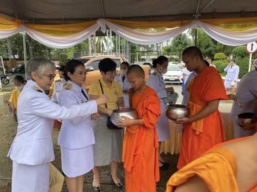 ทน.แม่สอด เข้าร่วมพิธีทำบุญตักบาตรถวายเป็นพระราชกุศล เนื่องในโอกาสวันเฉลิมพระชนมพรรษาพระบาทสมเด็จพระเจ้าอยู่หัว 28 กรกฎาคม 2567
