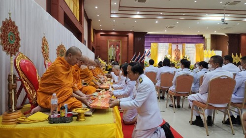 ทน.แม่สอด เข้าร่วมพิธีทำบุญตักบาตรถวายเป็นพระราชกุศล เนื่องในโอกาสวันเฉลิมพระชนมพรรษาพระบาทสมเด็จพระเจ้าอยู่หัว 28 กรกฎาคม 2567