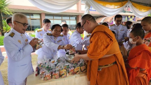 ทน.แม่สอด เข้าร่วมพิธีทำบุญตักบาตรถวายเป็นพระราชกุศล เนื่องในโอกาสวันเฉลิมพระชนมพรรษาพระบาทสมเด็จพระเจ้าอยู่หัว 28 กรกฎาคม 2567