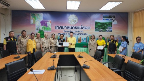 ทน.แม่สอด มอบโอวาทแก่นักเรียนโรงเรียนเทศบาลวัดชุมพลคีรี ตัวแทนเข้าร่วมการแข่งขันสวดมนต์หมู่สรรเสริญพระรัตนตรัย ทำนองสรภัญญะ ประเภททีม 5 คน ประจำปี 2567 ระดับประเทศ