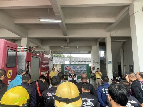 ทน.แม่สอด ลงพื้นที่ปฏิบัติการ “ช่วยเหลือกันหลังน้ำท่วม” ฟื้นฟูทำความสะอาดตลาดริมเมย 