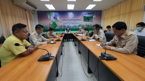 ทน.แม่สอด จัดประชุมคณะผู้บริหาร หัวหน้าส่วนราชการ เพื่อมอบหมาย  สั่งการงานในโครงการต่าง ๆ และติดตามความคืบหน้างานที่มอบหมาย
