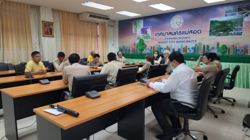 ทน.แม่สอด จัดประชุมคณะผู้บริหาร หัวหน้าส่วนราชการ เพื่อมอบหมาย  สั่งการงานในโครงการต่าง ๆ และติดตามความคืบหน้างานที่มอบหมาย