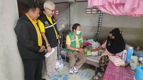 ทน.แม่สอด ลงพื้นที่มอบสิ่งของอุปโภคบริโภคให้แก่ผู้สูงอายุ และผู้พิการ ชุมชนอิสลาม ชุมชนประชารักษ์