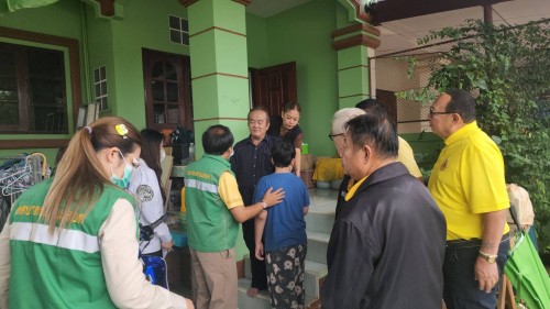 ทน.แม่สอด ลงพื้นที่มอบสิ่งของอุปโภคบริโภคให้แก่ผู้สูงอายุ และผู้พิการ ชุมชนอิสลาม ชุมชนประชารักษ์