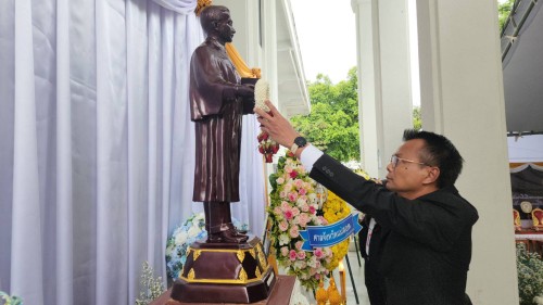 ทน.แม่สอด เข้าร่วมพิธีวางพวงมาลา เนื่องในวันรพี ประจำปี 2567