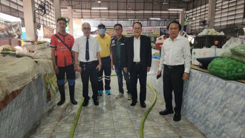 เทศบาลนครแม่สอด ลงพื้นที่ดำเนินการฉีดล้างทำความสะอาด ตลาดสดเทศบาลบ้านเหนือ 