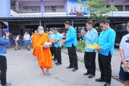 ทน.แม่สอด ร่วมกิจกรรมวันเฉลิมพระชนมพรรษา สมเด็จพระนางเจ้าสิริกิติ์ พระบรมราชินีนาถ พระบรมราชชนนีพันปีหลวง ประจำปี 2567  โรงเรียนเทศบาลวัดบุญญาวาส 